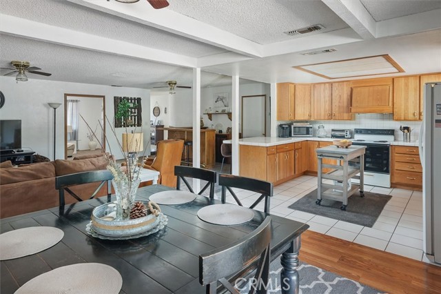 13700 Summit Knoll Road, Agua Dulce CA: https://media.crmls.org/medias/ae6e62a2-aba8-43df-af9d-c70c1c93fb6e.jpg