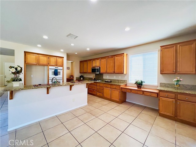 Detail Gallery Image 11 of 42 For 17231 Greentree Dr, Riverside,  CA 92503 - 5 Beds | 4 Baths