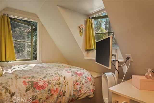 655 Cottage Grove Drive, Lake Arrowhead, CA 92352