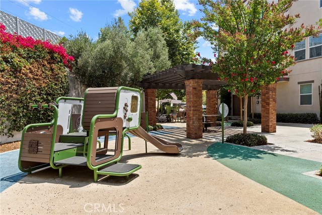 Detail Gallery Image 28 of 32 For 645 W Foothill Bld #10,  Glendora,  CA 91741 - 3 Beds | 4 Baths