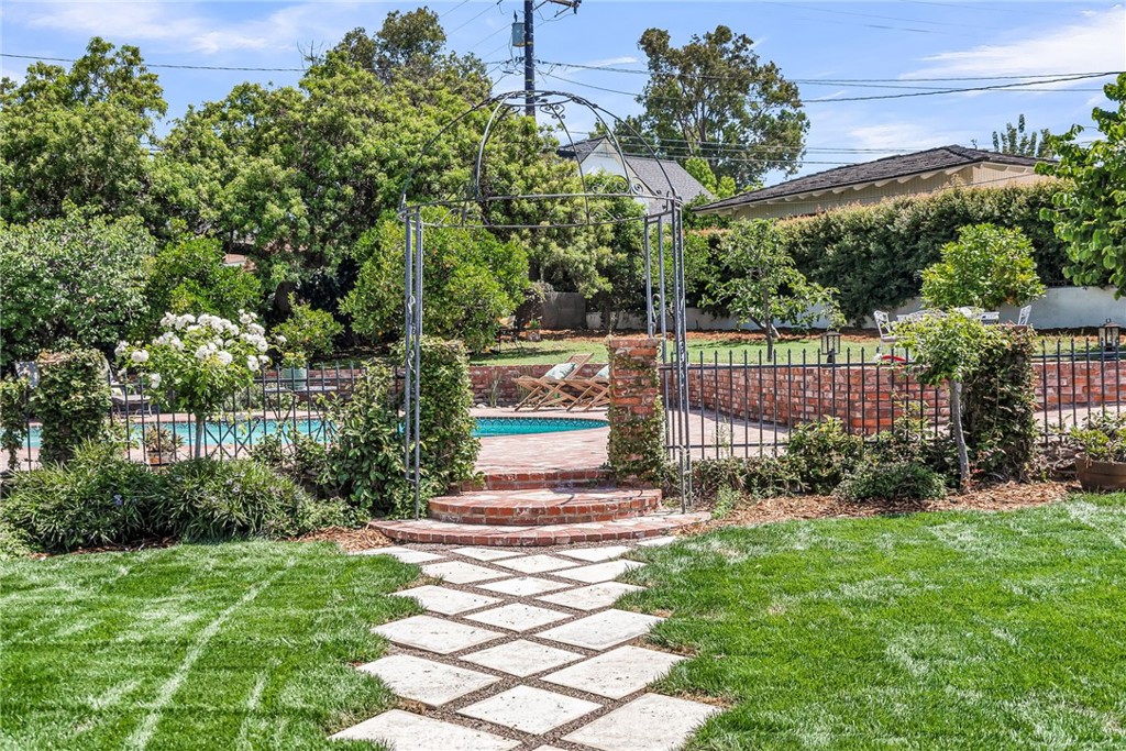 https://media.crmls.org/medias/ae700d85-2bd1-4010-b2ee-b099a42a6a34.jpg?preset=X-Large