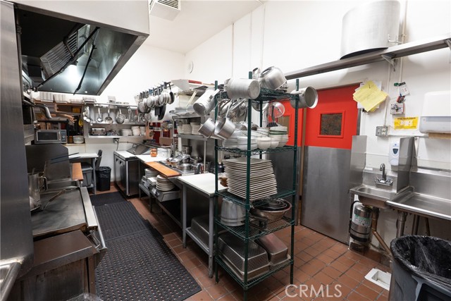 5949 Whittier, Los Angeles CA: https://media.crmls.org/medias/ae7074dd-c5d6-4411-8ca4-808897377ad3.jpg