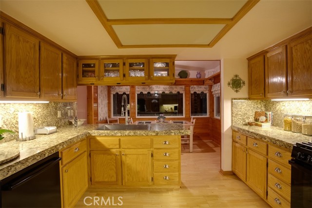 Detail Gallery Image 20 of 65 For 27720 St Bernard Ln, Lake Arrowhead,  CA 92352 - 4 Beds | 3 Baths