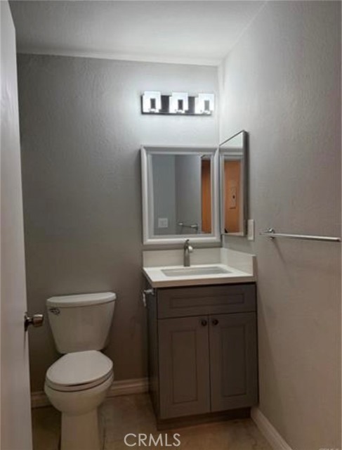 Detail Gallery Image 32 of 41 For 6912 Remmet Ave #5,  Canoga Park,  CA 91303 - 2 Beds | 2/1 Baths