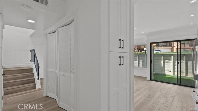 10500 Sunland Boulevard, Sunland CA: https://media.crmls.org/medias/ae72daa5-5e25-4a05-89b7-1cc3e79d4c8c.jpg