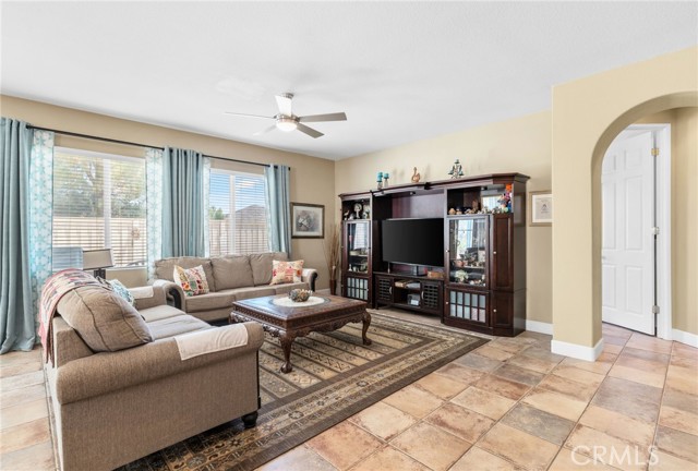 31960 Hollyhock Street, Lake Elsinore CA: https://media.crmls.org/medias/ae72e6d7-427b-4c92-9490-62ea9e67da51.jpg