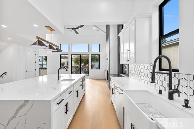 Detail Gallery Image 5 of 45 For 110 S Irena Ave a,  Redondo Beach,  CA 90277 - 4 Beds | 4 Baths