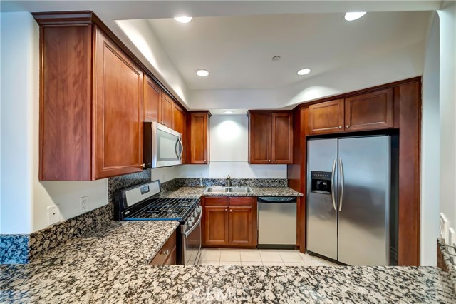 Detail Gallery Image 17 of 75 For 15206 Burbank Bld #209,  Sherman Oaks,  CA 91411 - 2 Beds | 2/1 Baths