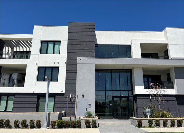 16450 Veterans Way, Tustin CA: https://media.crmls.org/medias/ae75f26a-2ba6-41b7-a462-7131b9b4e619.jpg
