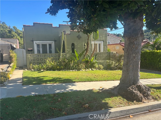 Detail Gallery Image 1 of 7 For 1200 Green Street, Glendale,  CA 91205 - 4 Beds | 2 Baths