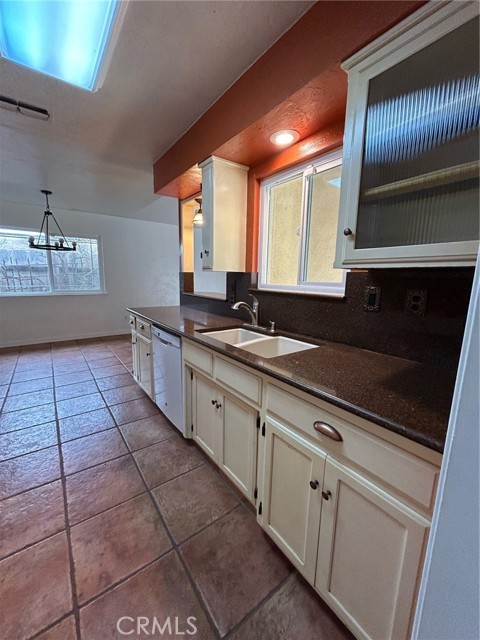 Detail Gallery Image 13 of 29 For 421 Sundance Ln, Madera,  CA 93637 - 3 Beds | 2/1 Baths