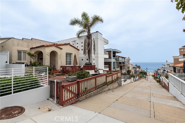 Detail Gallery Image 1 of 13 For 228 17th St, Manhattan Beach,  CA 90266 - 4 Beds | 2/2 Baths