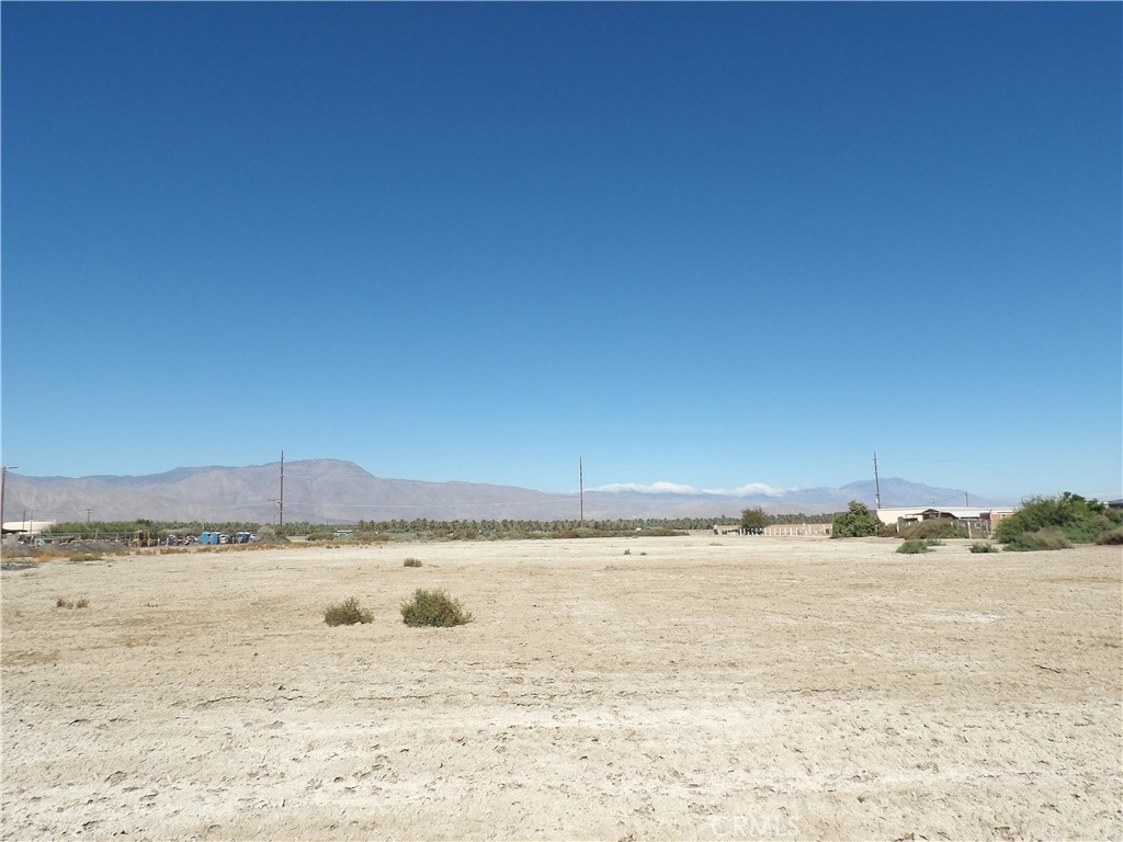 https://media.crmls.org/medias/ae7856d1-a3f6-4d7c-af48-4e09026e76cc.jpg?preset=X-Large
