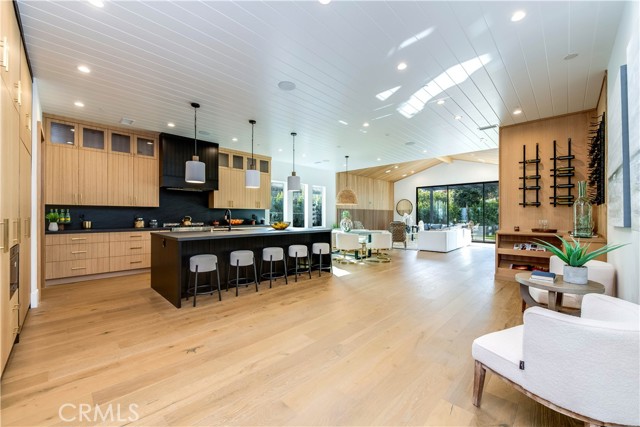Detail Gallery Image 9 of 55 For 5323 Allott Ave, Sherman Oaks,  CA 91401 - 4 Beds | 4/1 Baths