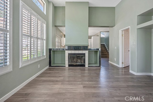 Detail Gallery Image 5 of 62 For 14846 Narcissus Crest Ave, Canyon Country,  CA 91387 - 5 Beds | 2/1 Baths