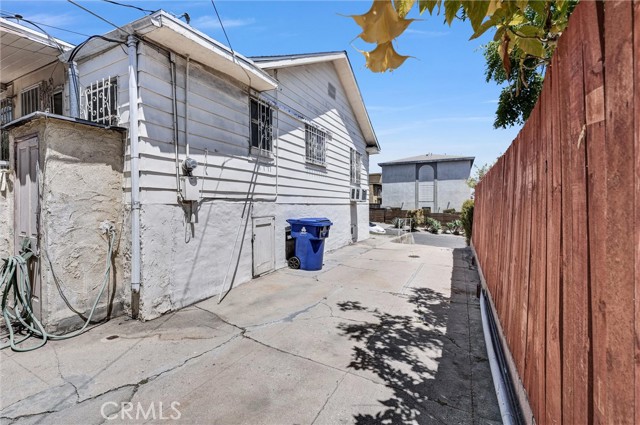 939 White Knoll Drive, Los Angeles CA: https://media.crmls.org/medias/ae7cb7a8-9592-4bea-a7f7-f12bd152afd4.jpg