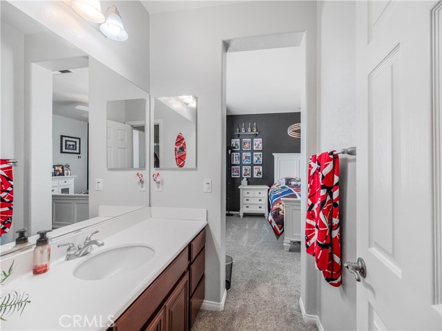 12820 Excalibur Drive, Eastvale CA: https://media.crmls.org/medias/ae7d5a57-60a1-417e-b021-afb965ed5606.jpg
