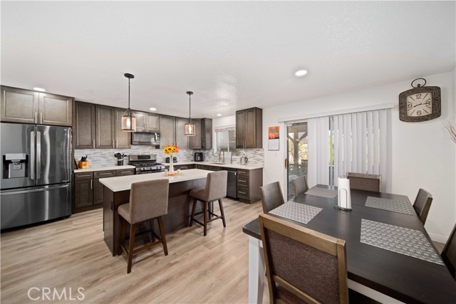 Detail Gallery Image 10 of 28 For 38661 Annette Ave, Palmdale,  CA 93551 - 5 Beds | 2/1 Baths