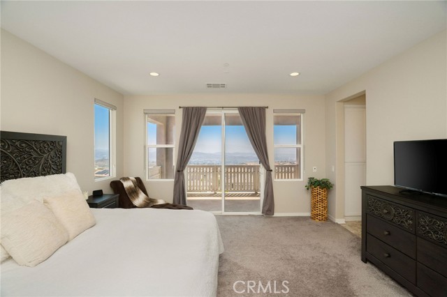 Detail Gallery Image 16 of 46 For 28511 Sparrow Way, Saugus,  CA 91350 - 5 Beds | 5 Baths