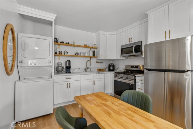 19539 Gault Street, Reseda CA: https://media.crmls.org/medias/ae7e11f2-344c-4127-a9f9-b83a1f3a6e2d.jpg