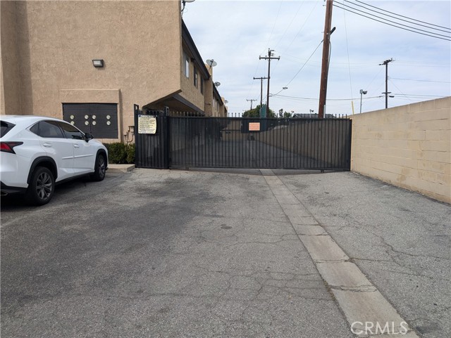 Image 13 of 21 For 7021 Alondra Boulevard 15