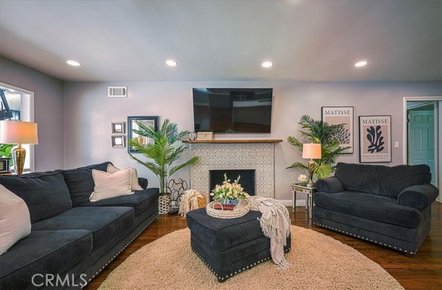 1375 N Euclid Avenue, Upland CA: https://media.crmls.org/medias/ae7eb742-92cc-48c4-8df8-a6558302a986.jpg