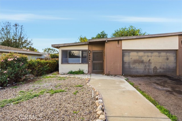 1609 Poppy Lane, Paso Robles CA: https://media.crmls.org/medias/ae7f3d28-61be-4018-a7de-c83ba7088b1d.jpg