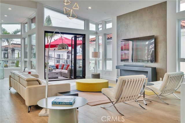 719 1st Place, Hermosa Beach CA: https://media.crmls.org/medias/ae7f5b61-3009-4785-9e00-796a2e1e055b.jpg