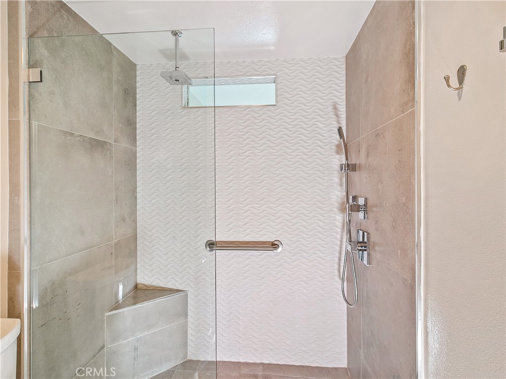 https://media.crmls.org/medias/ae7f7fc5-704a-48b0-bbae-25585e5e3572.jpg?preset=X-Large