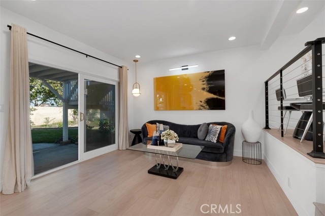 Detail Gallery Image 12 of 32 For 8167 Dartmoor Drive, Huntington Beach,  CA 92646 - 4 Beds | 2/1 Baths