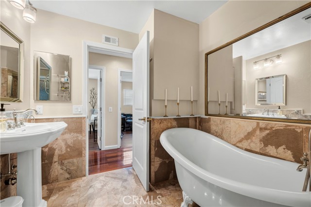 Detail Gallery Image 22 of 40 For 7936 Laramie Ave, Winnetka,  CA 91306 - 4 Beds | 2 Baths