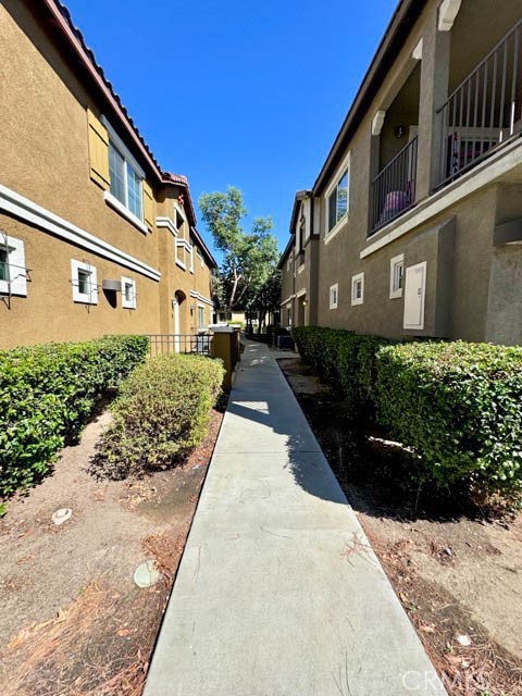 Detail Gallery Image 2 of 36 For 25826 Iris Ave a,  Moreno Valley,  CA 92551 - 2 Beds | 2 Baths