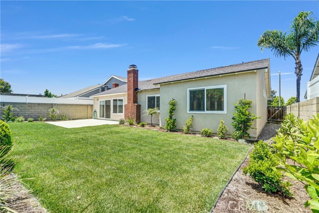 17232 Golden View Lane, Huntington Beach CA: https://media.crmls.org/medias/ae80f663-2d1e-42b3-9e4d-ca5874e56fe6.jpg