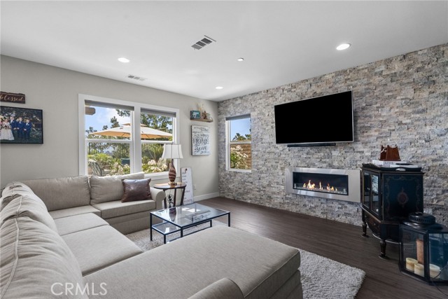 19512 Griffith Drive, Saugus CA: https://media.crmls.org/medias/ae823ff3-4a6f-4668-8c59-fcf4697cb343.jpg