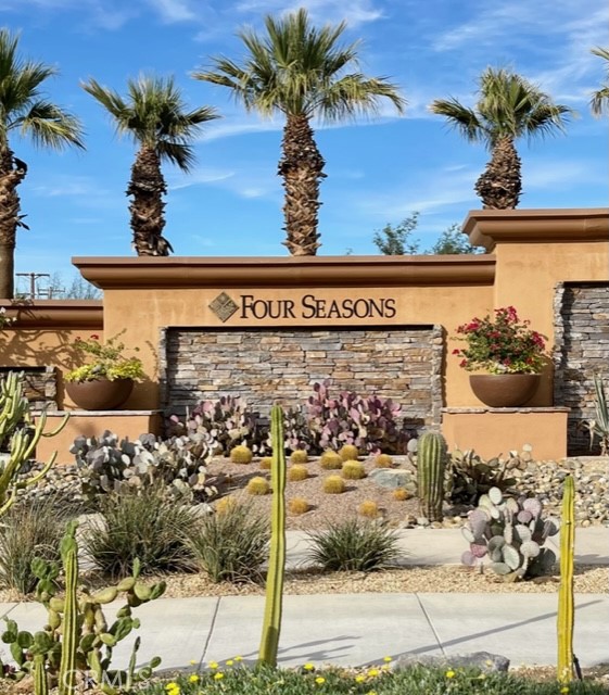 Detail Gallery Image 2 of 11 For 1236 Esperanza Trl, Palm Springs,  CA 92262 - 4 Beds | 3 Baths