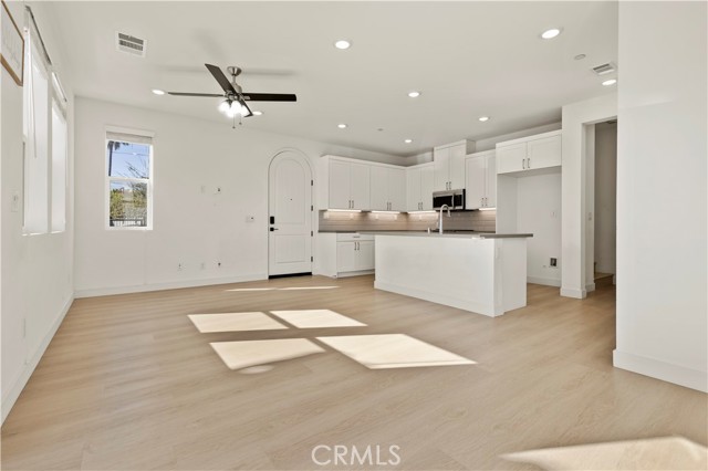 Detail Gallery Image 40 of 47 For 1544 W Plaza Del Amo, Torrance,  CA 90501 - 3 Beds | 2/1 Baths