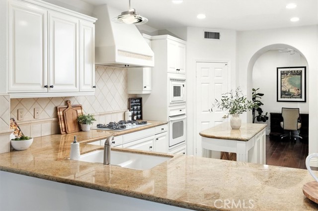 Detail Gallery Image 18 of 47 For 24909 Ironwood Dr, Valencia,  CA 91355 - 4 Beds | 4 Baths