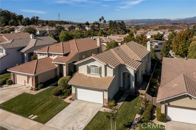 Detail Gallery Image 2 of 33 For 20215 Gratland Dr, Canyon Country,  CA 91351 - 5 Beds | 3 Baths