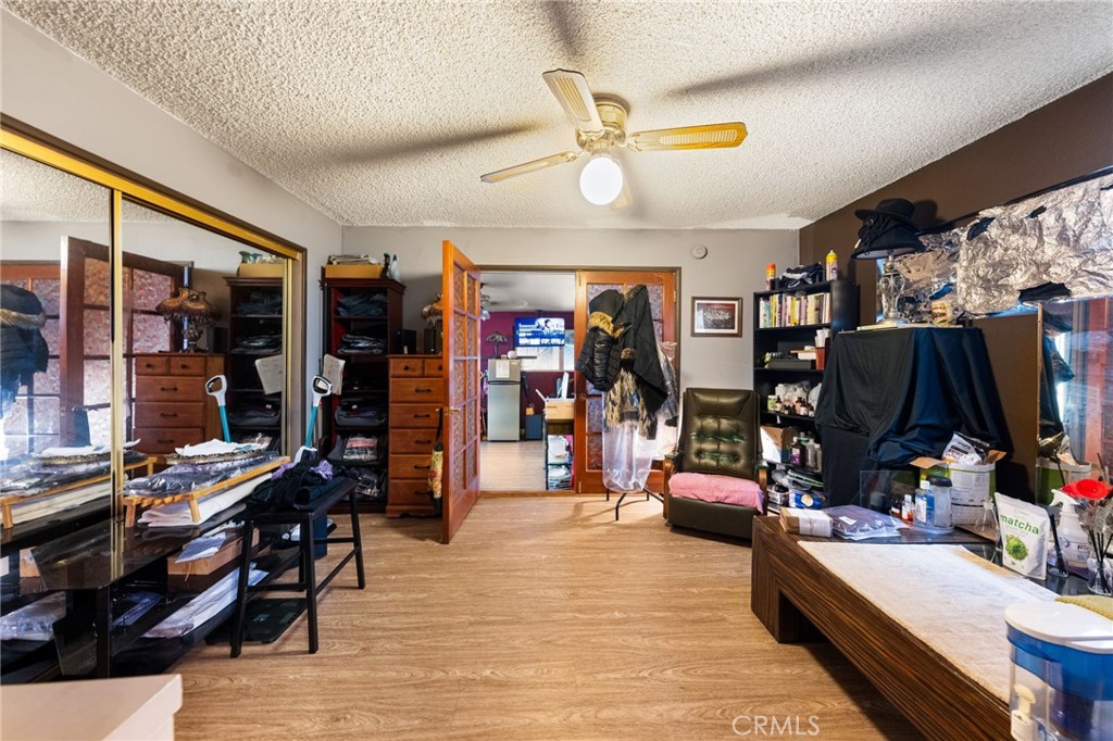 https://media.crmls.org/medias/ae86edee-eef5-4390-92a2-2964d3d1d04a.jpg?preset=X-Large