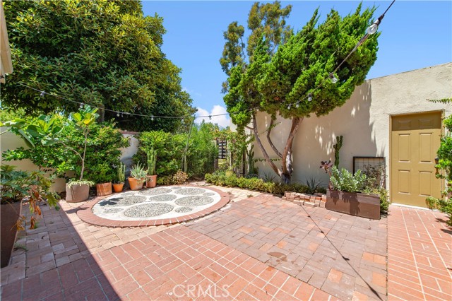 2214 Vista Hogar, Newport Beach CA: https://media.crmls.org/medias/ae87f82d-dfae-4770-a1ff-baff5508f898.jpg