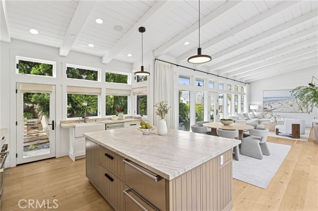 Detail Gallery Image 14 of 37 For 706 Poinsettia, Corona Del Mar,  CA 92625 - 5 Beds | 3/1 Baths