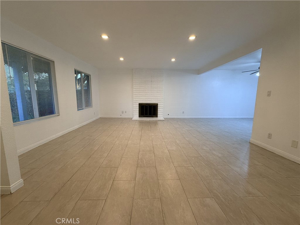 https://media.crmls.org/medias/ae888766-b9ec-4af1-8d7b-73c83027201a.jpg?preset=X-Large