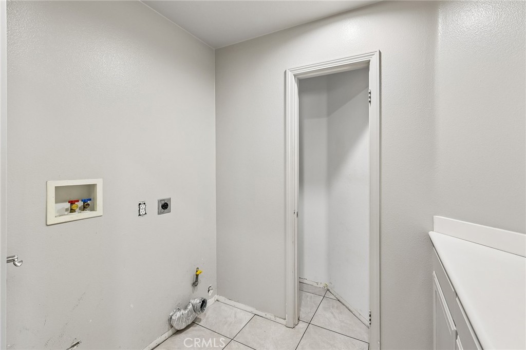 https://media.crmls.org/medias/ae888c99-30a1-47a7-98d3-de7252579fa8.jpg?preset=X-Large