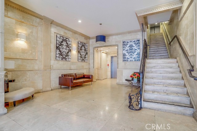 Detail Gallery Image 2 of 27 For 35 Raymond #404,  Pasadena,  CA 91103 - 2 Beds | 2/1 Baths