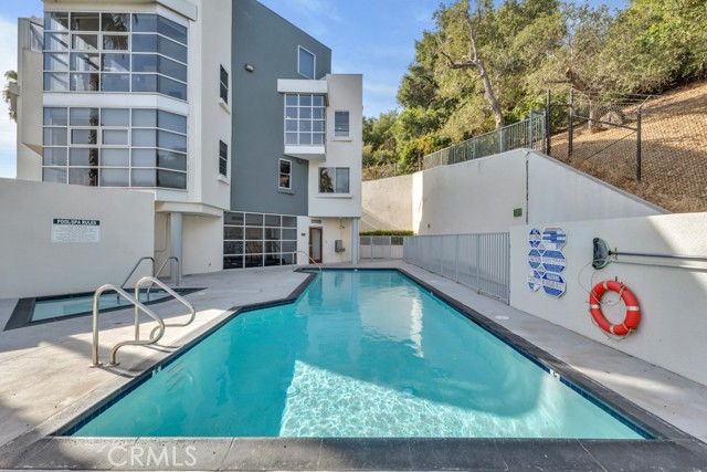 Detail Gallery Image 13 of 15 For 171 N Church Ln #514,  Los Angeles,  CA 90049 - 2 Beds | 2 Baths