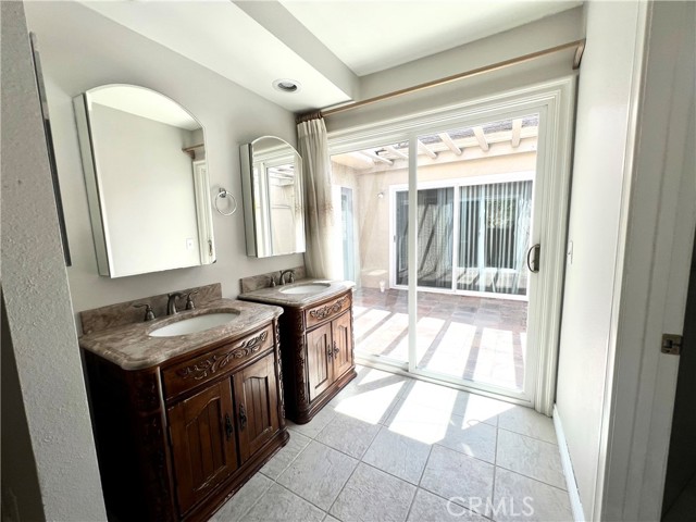 15 Creekwood, Irvine CA: https://media.crmls.org/medias/ae8a1298-c4f2-488b-b3a2-8d2de155a34c.jpg