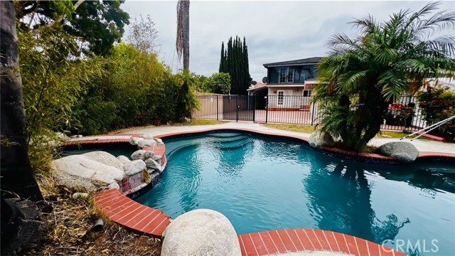 4127 W 130th Street, Hawthorne CA: https://media.crmls.org/medias/ae8b743f-8391-4f98-ba07-9d5bacbf0ad1.jpg