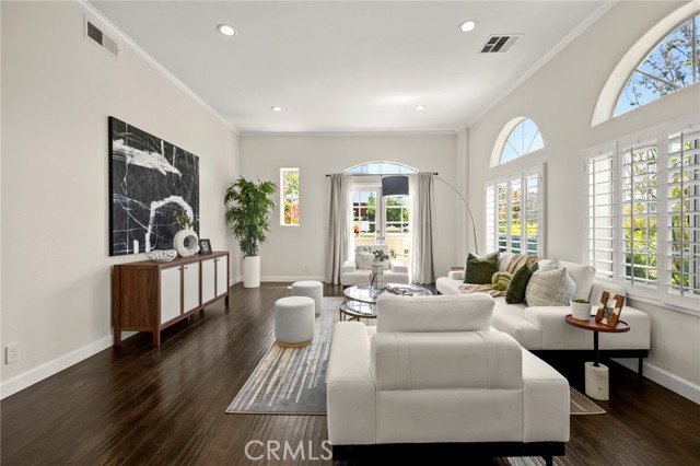 Detail Gallery Image 5 of 32 For 12919 Bloomfield St #1,  Studio City,  CA 91604 - 3 Beds | 3 Baths