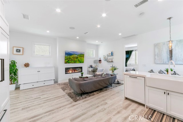 417 E Bay, Newport Beach CA: https://media.crmls.org/medias/ae8c5624-44a5-409d-afda-d563515fb82d.jpg