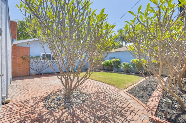 Image 43 of 66 For 6103 Pimenta Avenue